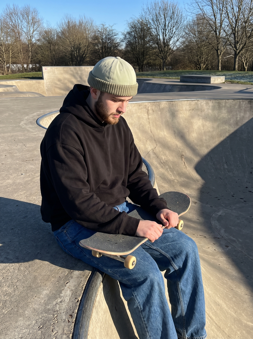 Jabłkowa czapka w skateparku